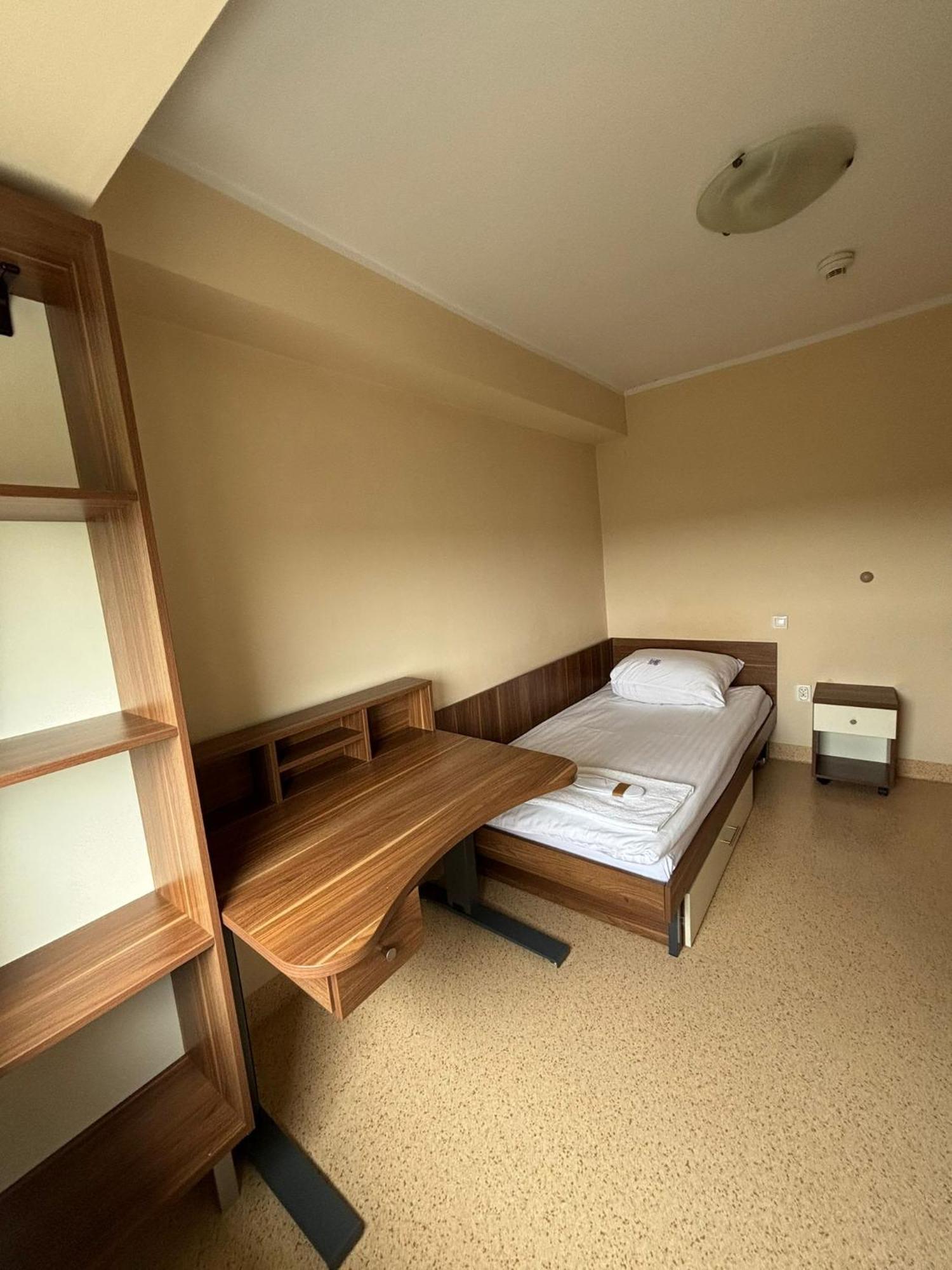 Aparthotel Dom Akademicki Przy Ulicy Nieszawskiej